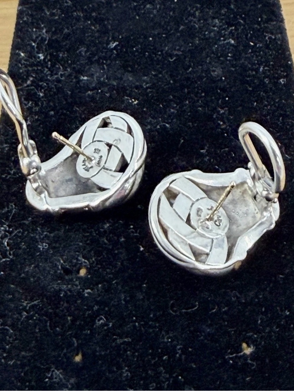 LAGOS CAVIAR Sterling & 18K Yellow Gold Ribbon Dome Criss Cross Post Earrings - Picture 8 of 12